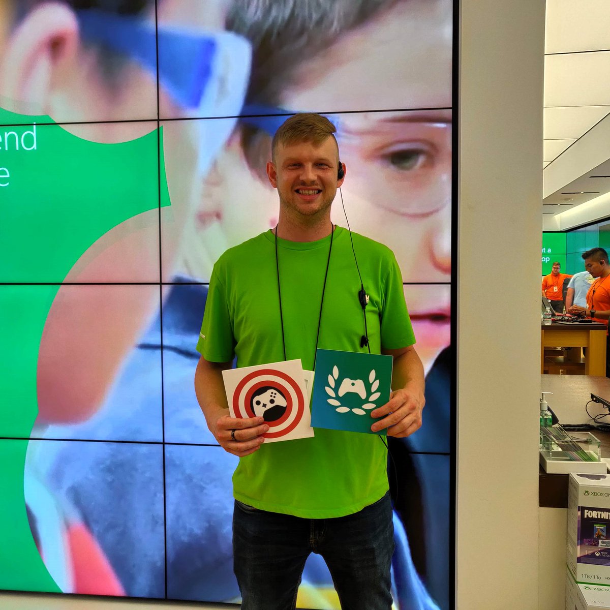 SAonXbox's tweet photo. 5 years ago I had to drive across the United States. In my travels I stopped by some of the @MicrosoftStore to say hi and give a shout out to the  #XboxAmbassadors and friends @XboxPlaydatesUS

It's been real, it's been fun and it's been real fun. Thank you @XboxAmbassadors
#Xbox https://t.co/yVWpOJMmru