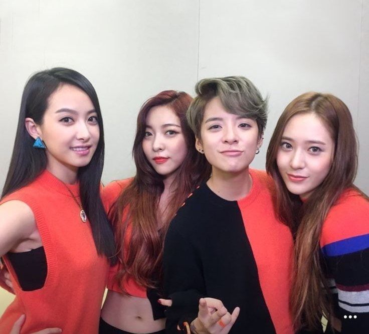 FX_VALSK_meu's tweet photo. MinHeeJin MHJ talk show livestream
.
She talked about F(x)
#MinHeeJin #fx #krystaljung #fxkrystal #fxmeu #MinHeeJinfx #fxkpop https://t.co/TcV20JaCyq