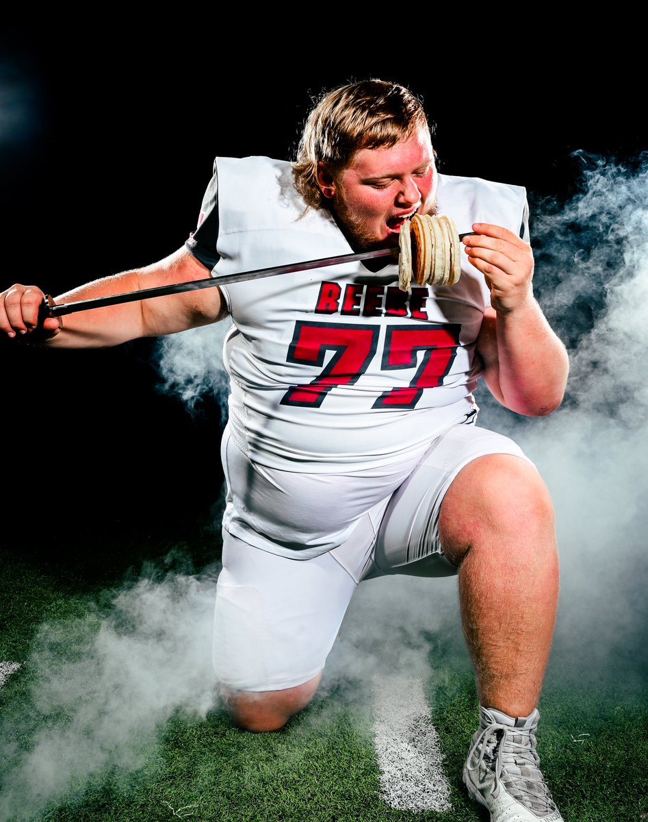 #BadgerNation, it's #gameday! The Badgers play tonight, the Maumelle Hornets! <a href="/TyMcCormick06/">Ty McCormick</a> <a href="/MasonJHarbin/">Mason Harbin</a> <a href="/Jackson7Edwards/">Jackson Edwards</a> 

⏰ Kickoff - 7:00pm
📍 Wooten Field, A.S. Bro Erwin Stadium
📺 youtube.com/live/JB5s-_xmo…
🎥 fan.hudl.com/beebebadgers
📻 b2internetradio.com