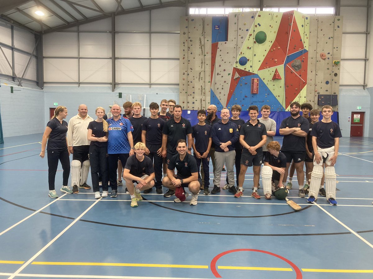 A wonderful way to finish for a Long Exeat weekend with our SEP cricketers playing against our Head of Cricket XI in an indoor T20 🏏 A lot of fun had, some excellent cricket played and a good run chase from the SEP XI to win of the last ball! A great start to the Long Exeat 🙌🏼