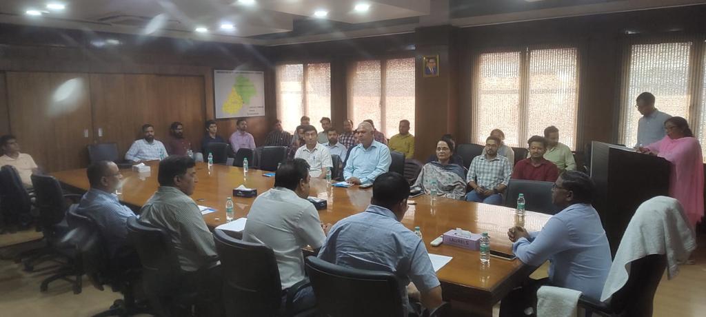 सीमा शुल्क आयुक्तालय, लुधियाना में मनाये जा रहे हिंदी पखवाड़ा 2024 का आज समापन समारोह आयोजित किया गया जिसमे विभिन्न प्रतियोगिताओं के विजेताओं एवं प्रतिभागियों को  आयुक्त महोदय श्री नसीम अरशी द्वारा प्रमाण पत्र देकर सम्मानित किया गया।

#हिन्दीपखवाड़ा