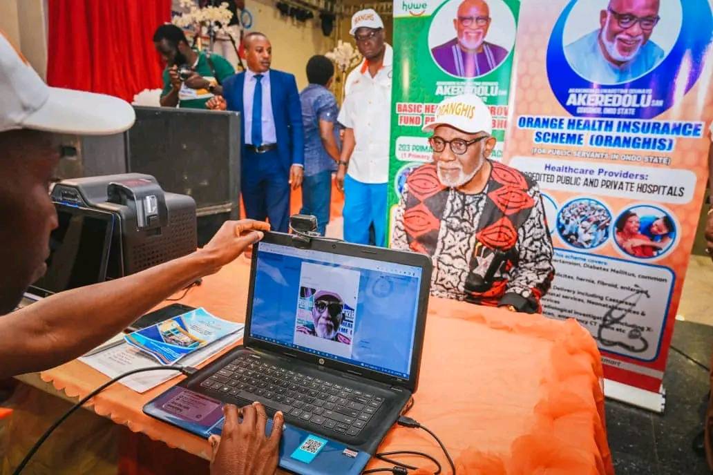 RotimiAkeredolu's tweet photo. 2years ago today, Governor Akeredolu flagged-off the Orange Health Insurance Scheme (ORANGHIS) for public servants in the state and also performed the foundation-laying for the permanent office of the State Contributory Health Commission (ODCHC), beside ODIRS, Akure
#AketiEternal https://t.co/frecjwuQlf