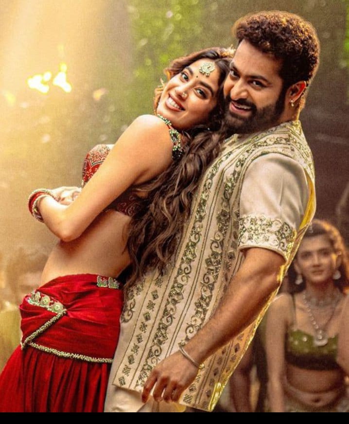 Teena0791's tweet photo. No fans of #Katrinakaifwill pass without liking this post 🔥
#BhoolBhulaiyaa3Teaser is out now.
Get ready for the ultimate thrill 🔥

#BhoolBhulaiyaa3 #TamannaahBhatia #TriptiDimri 
#MadhuriDixit #Kajol
#jaanviKapoor #AnanyaPandey #DevaraReviews #SSRajamouli  #Paracetamol https://t.co/EgKcbQSyWX