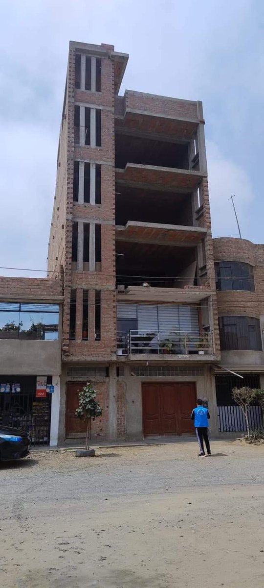 MPT_Trujillo's tweet photo. 🏙️ Con el liderazgo del Alcalde #MarioReyna, la Subgerencia de Edificaciones notifica a los vecinos de Alto Mochica sobre infracciones a la Ordenanza N.º 003-2008-MPT 📝 y concientiza sobre la importancia de regularizar sus construcciones. 🛠️
#TrujilloAvanza https://t.co/T8Z78C7XnC