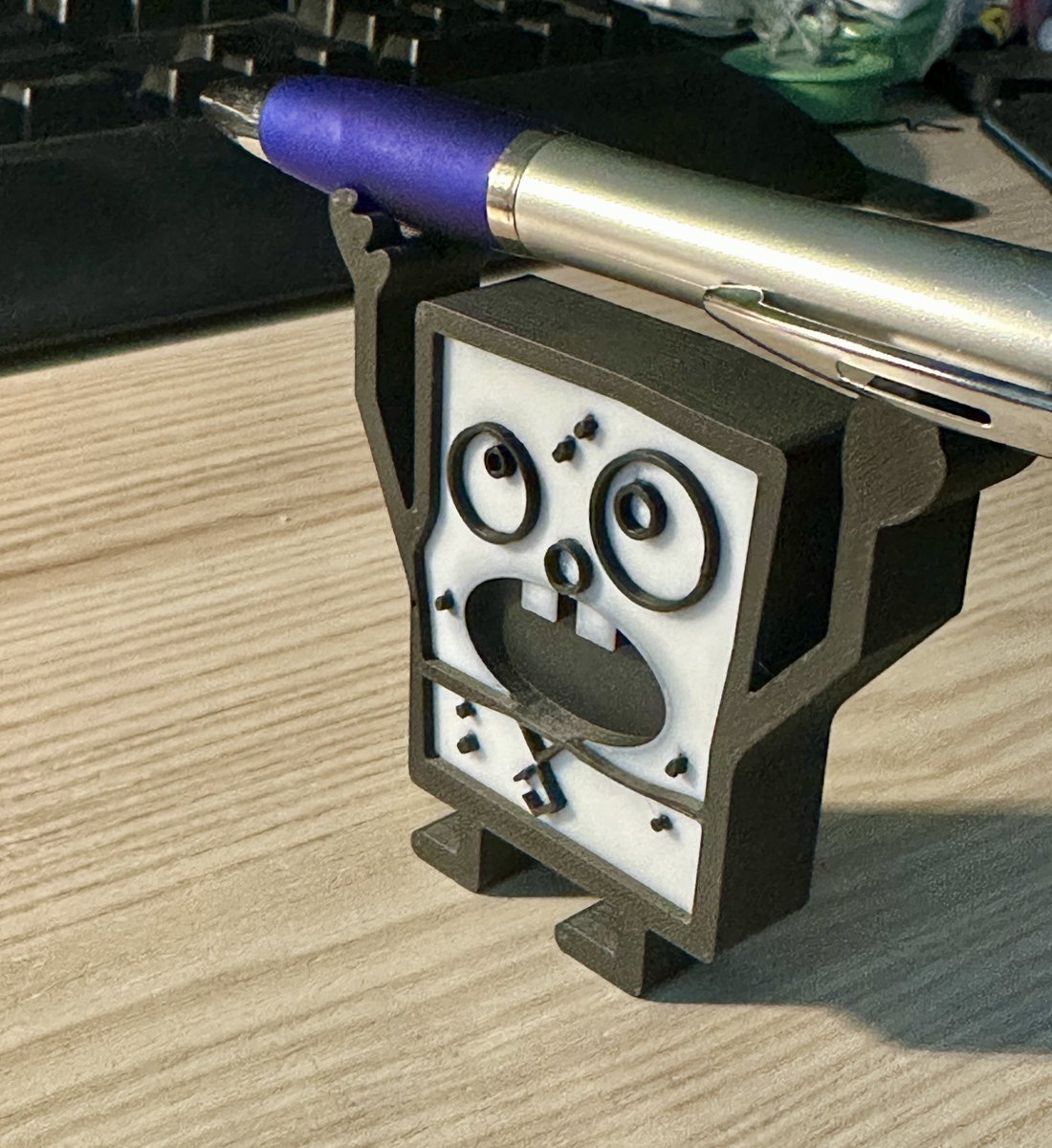 phantomthk's tweet photo. Ab jetzt hält #doodleBob die Stifte #3dprint https://t.co/Pg8ihafAAI https://t.co/hg0TBJIUd4