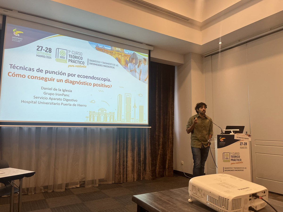 AESPANC's tweet image. El Dr D. De la Iglesia hablando de las técnicas de punción por ecoendoscopia en el primer curso teórico-práctico para residentes 
#NPC2024 #AESPANC