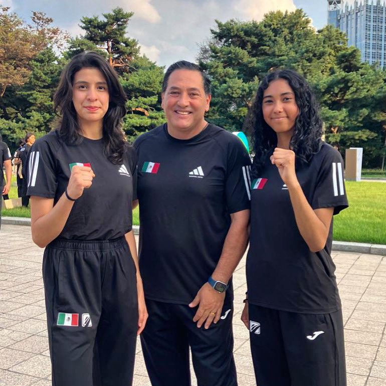 🥋Las tamaulipecas Ana Sofía y María Fernanda seleccionadas nacionales de taekwondo y como delegado del representativo nacional Romualdo Salazar.

💪Tamaulipecos en el parque olímpico de Seúl, Corea del Sur 🇰🇷

¡Vamos con todo!💪🙌
