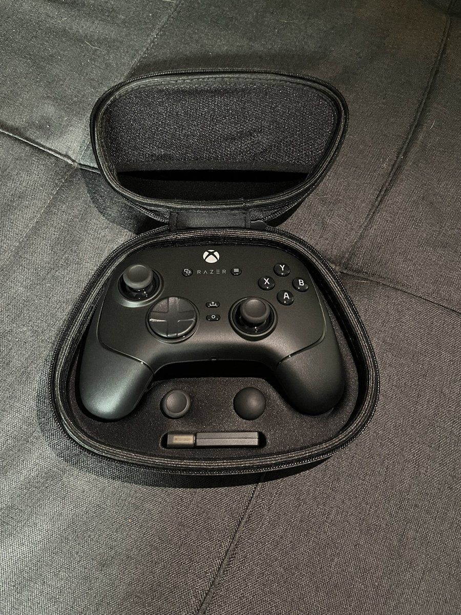 Millsy (@millsyrt) on Twitter photo Shoutout to <a href="/TeamRazer/">Team RΛZΞR</a> for the hookup with their new controller just in time for worlds 🎮 Shoutout to <a href="/TeamRazer/">Team RΛZΞR</a> for the hookup with their new controller just in time for worlds 🎮