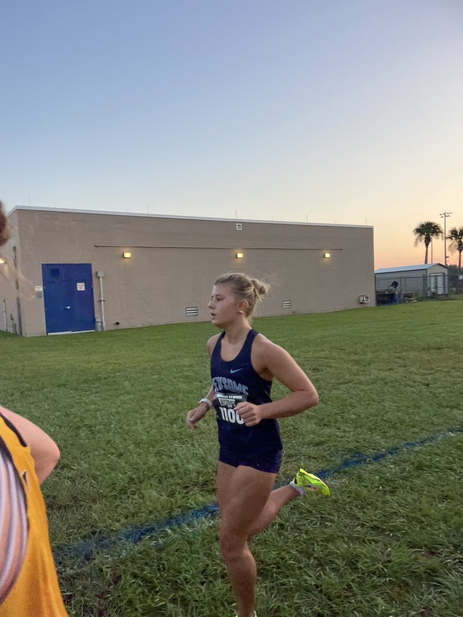 MyaVaira's tweet photo. Cross country season!!! Last weekend I raced at the North Port invitational elite race with a PR of 20:51. First season back since ACL reconstruction and excited to keep improving my times with my amazing teammates! #Crosscountry @Coaching4Glory #running https://t.co/ZZrhWpn4yp