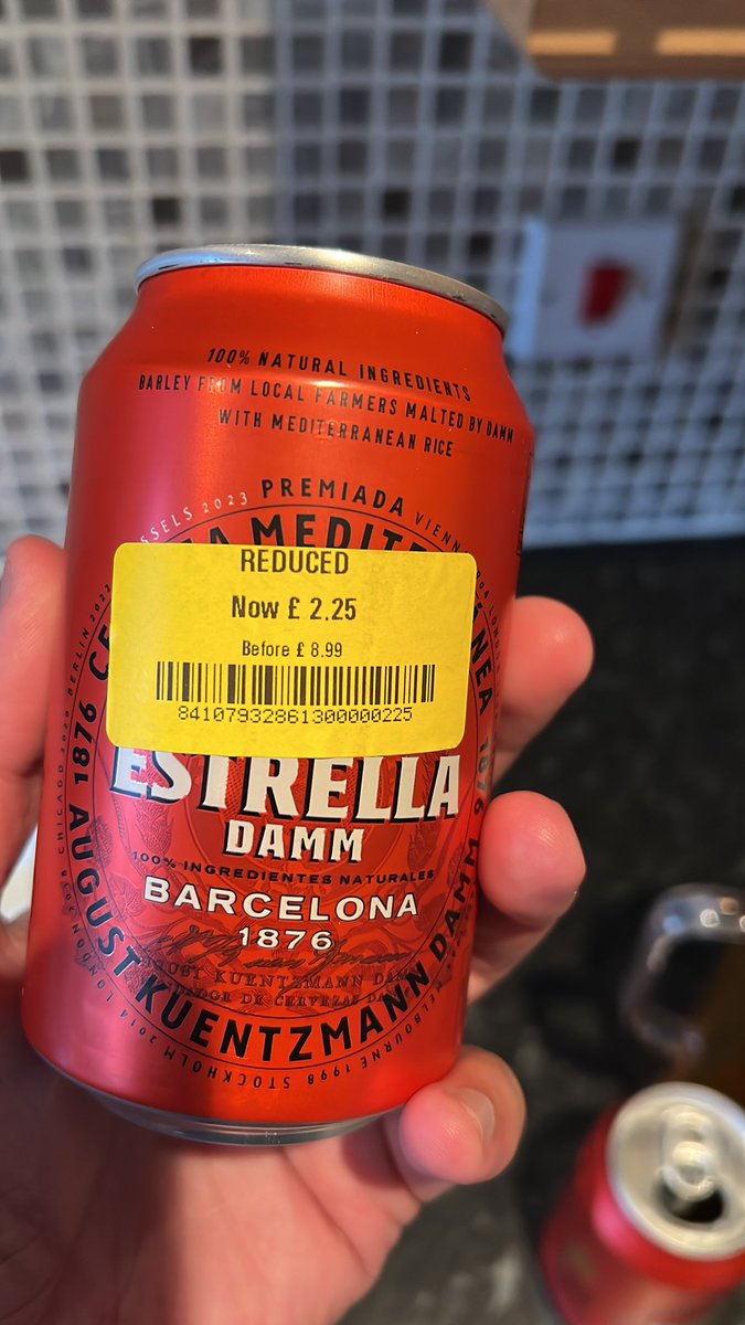 chopperimp's tweet photo. Thats Friday sorted.. £2.25 for 8 cans of Estrella 😍 #yellowsticker https://t.co/y5RgUFRZJk