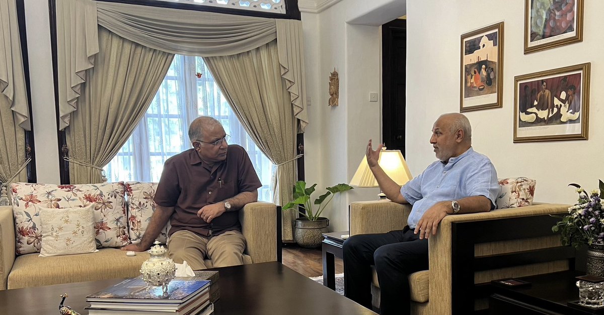 Vidiyallk's tweet image. #Indian High Commissioner @santjha met #SLMC leader @Rauff_Hakeem today and discussed the post presidential election developments 🇮🇳🇱🇰 #India #SriLanka