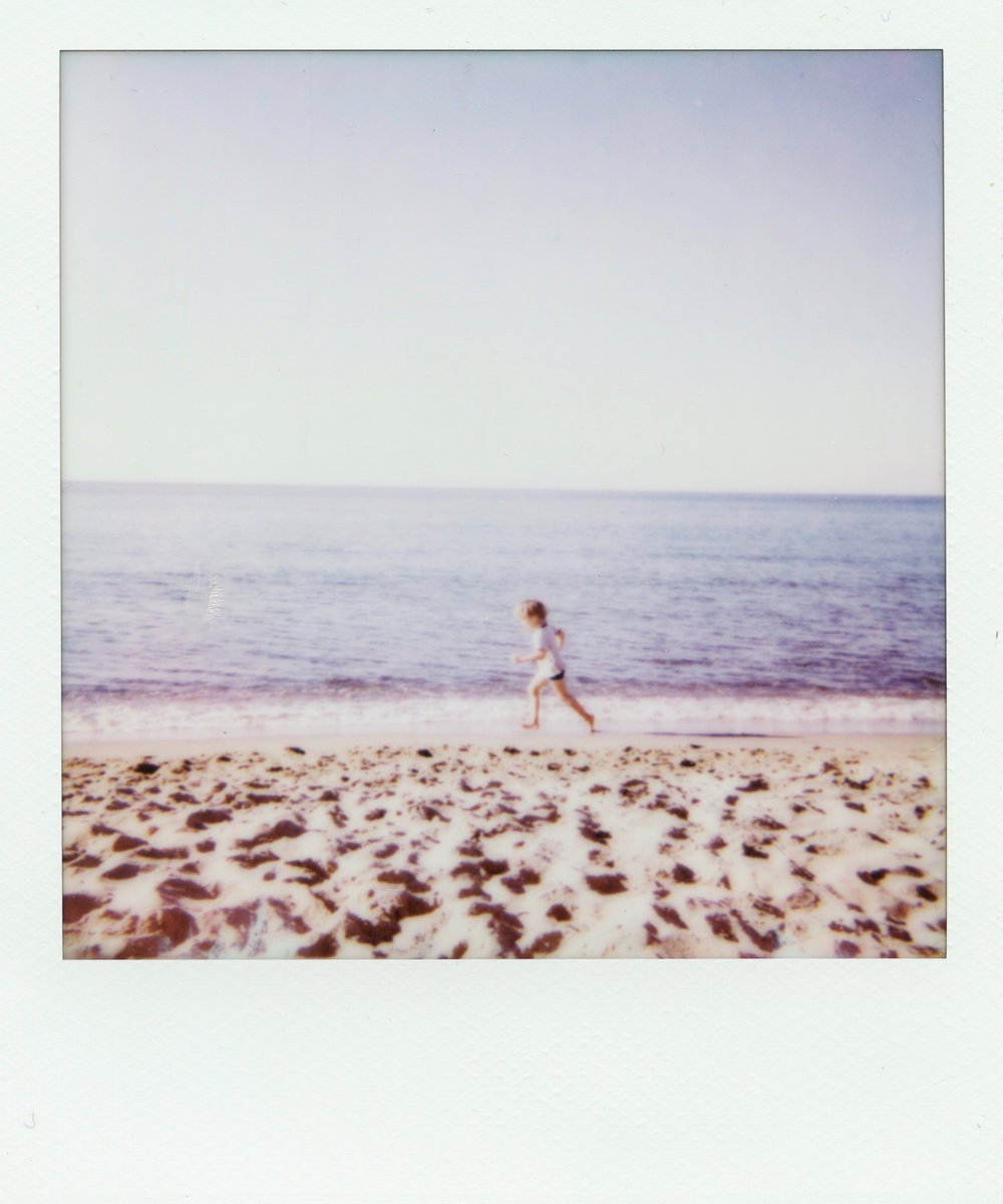 I have just collected "day of resistance" by <a href="/katyakanke/">Katya Kanke</a>  on <a href="/objktcom/">objkt.com</a>, It kind of reminded me of my childhood.

objkt.com/tokens/KT193aG…