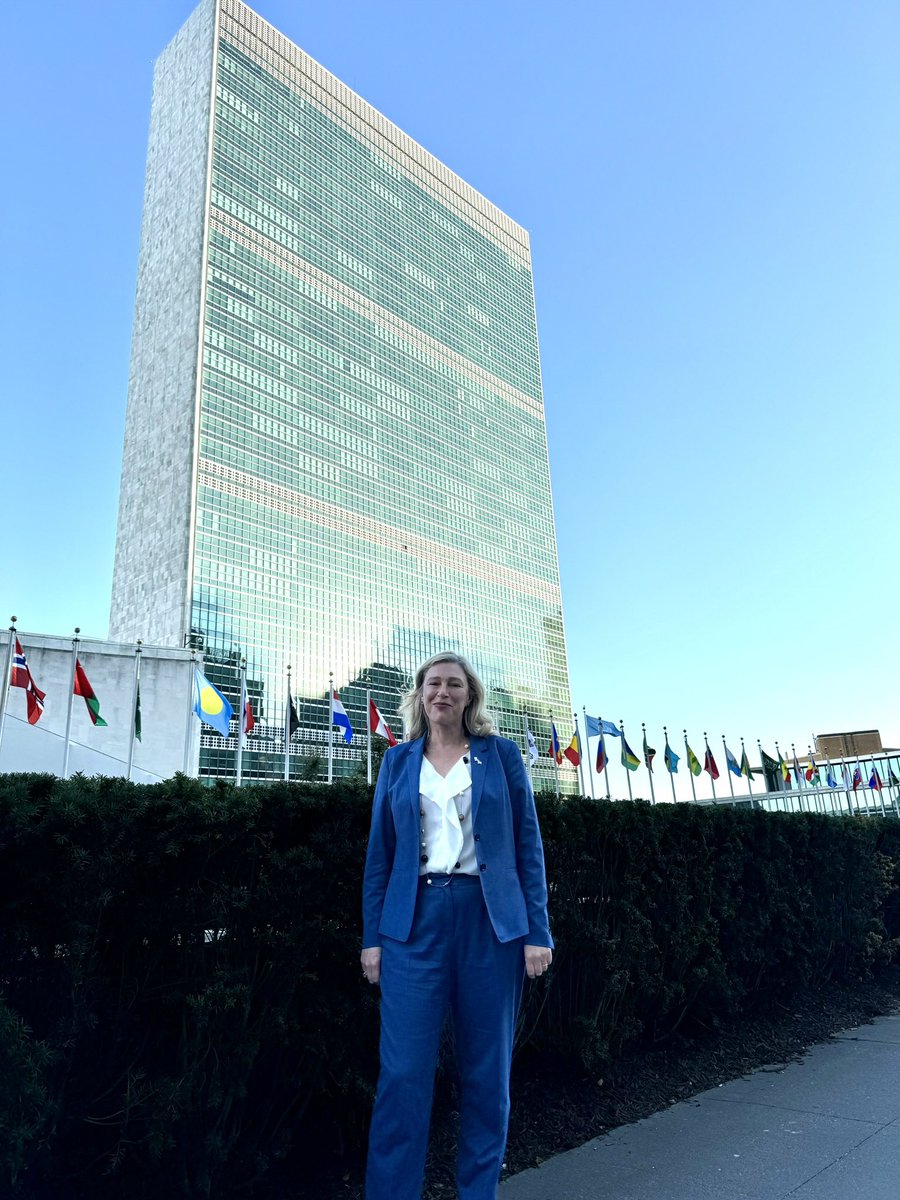 Diplocolin's tweet photo. 🏴󠁧󠁢󠁳󠁣󠁴󠁿 at forefront of global efforts on climate, with leading roles in Regions4 &amp; Under2 coalition. 1st developed nation to commit funds to tackling Loss &amp; Damage.  We’ll keep working with partners - including here in 🇺🇸 - to address climate crisis &amp; secure a just energy transition. https://t.co/vrqTCo2btL