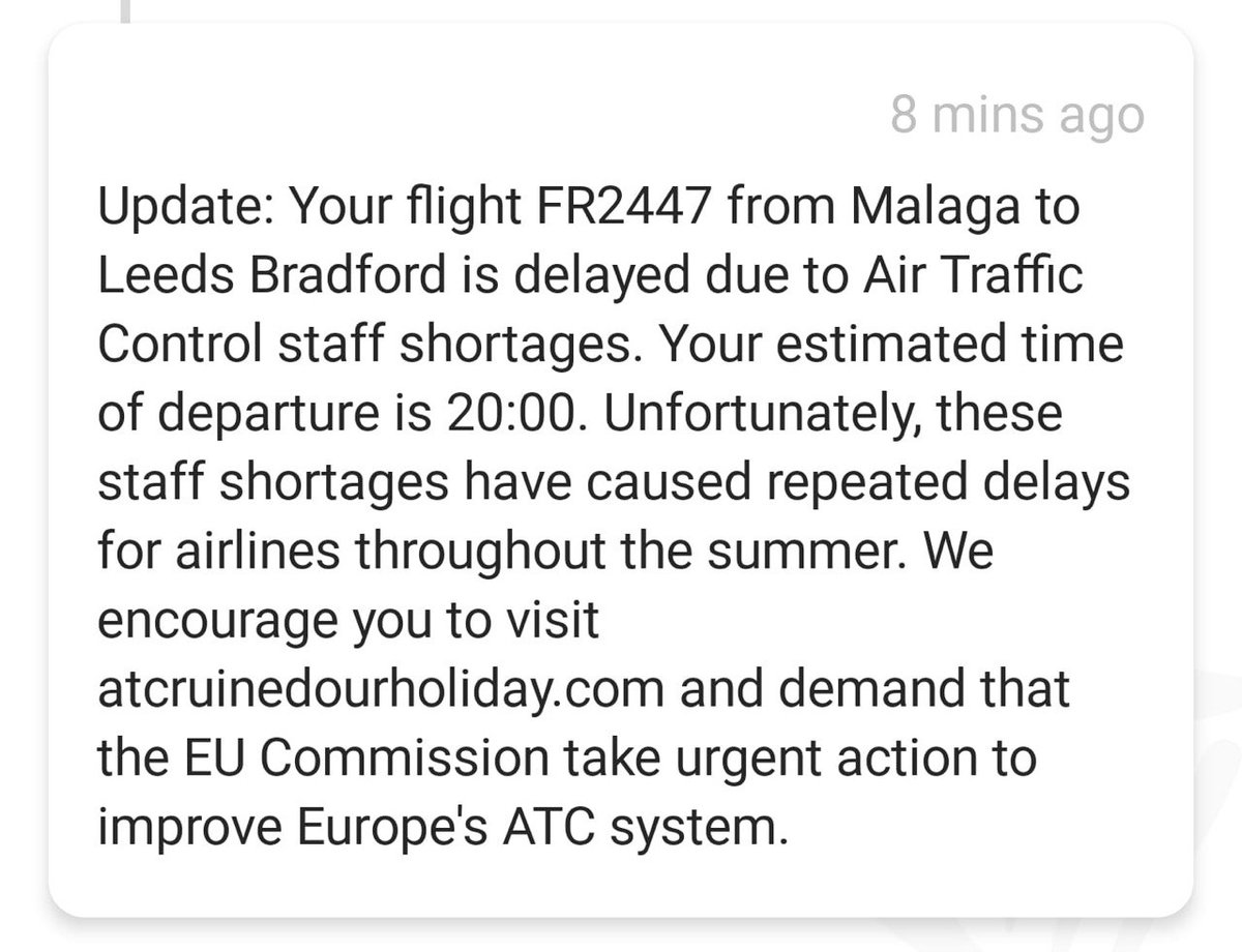 controladores's tweet photo. Otra de #Ryanair🏴‍☠️. 
Esta vez en Málaga. Llega el vuelo de Leeds FR2446 con 20' de retraso, matricula EI-IJW. Ese avión debería llevar de regreso a los pasajeros de Málaga a Leeds en el vuelo FR2447 con muy poco retraso. ¿Qué hace Ryanair? Manda a ese avión a realizar el vuelo Málaga-Dublín en lugar del Málaga-Leeds. Hasta ahí no hay problema. 
Pero resulta que a los pasajeros que quieren ir a Leeds los van a colocar en otro avión, con 2h y media de retraso. Ryanair les dice que su retraso es.... ¡oh sorpresa! por falta de controladores.🤥
¿Qué os parece la jugada?
#Trileros