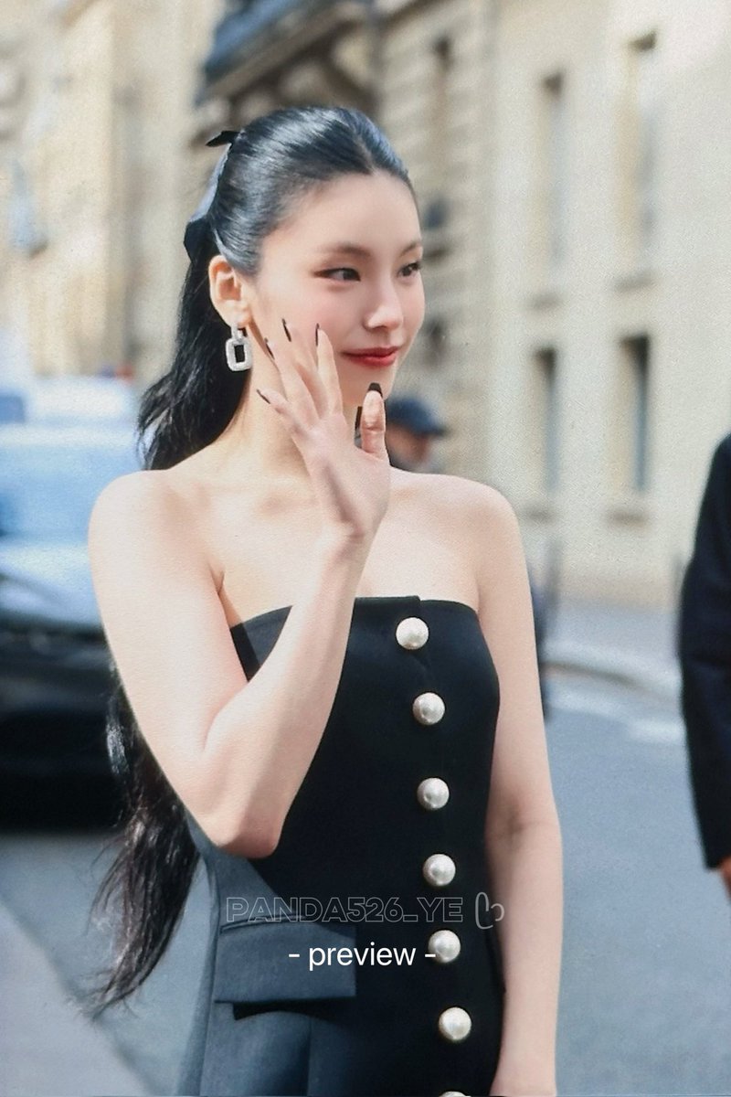 HYJ_BH2's tweet photo. black swan https://t.co/qKRIdvLjNV