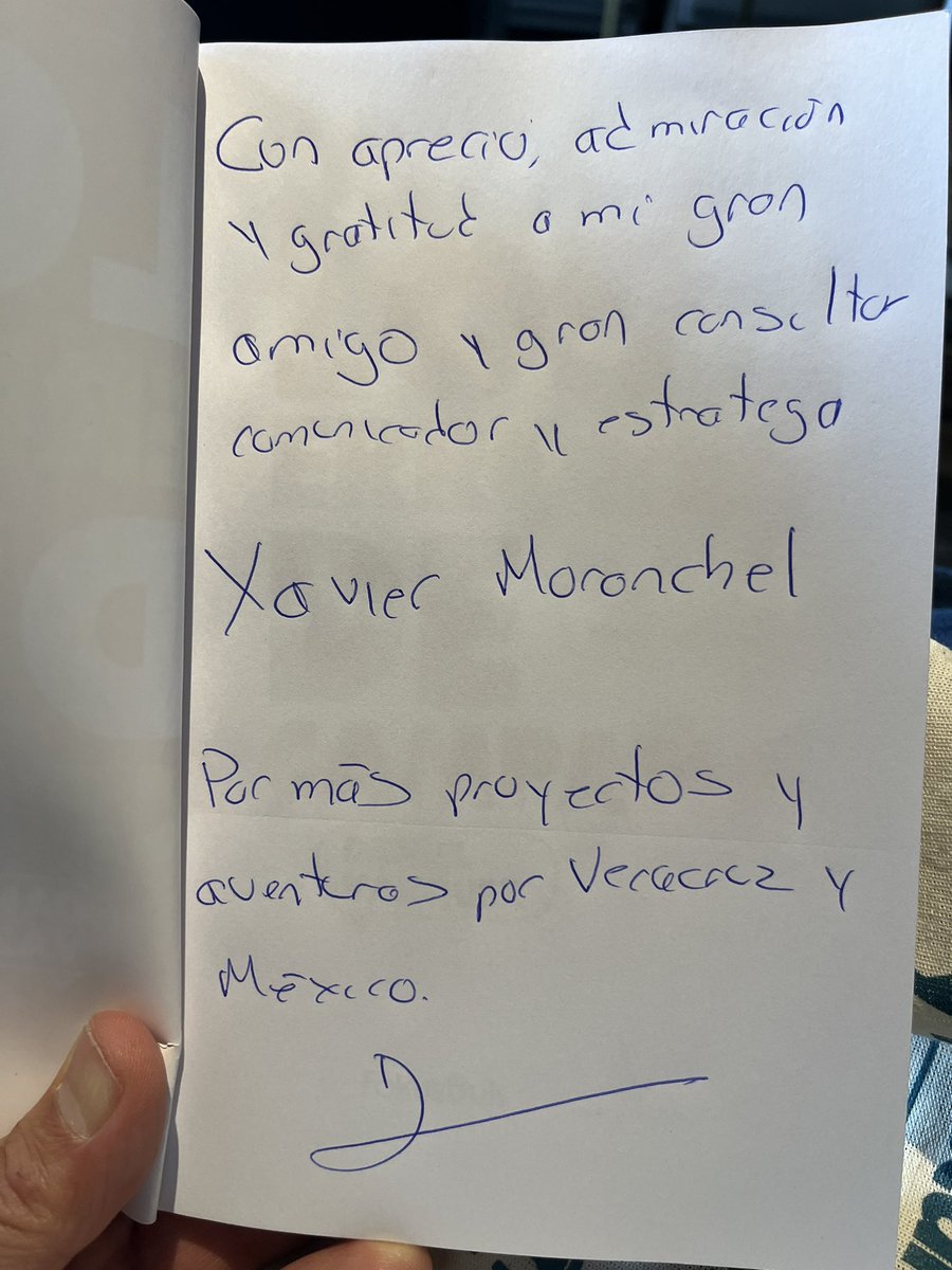 XavierMoranchel's tweet photo. Un gusto presentar en la Feria internacional del Libro en Morelia, este extraordinario texto de mi amigo @DanielVazquez77 
Recomendado para todo aquel que quiera incursionar o que ya esté en cualquier ámbito de la política. 
Un lujo compartir el viaje con nuevos amigos. https://t.co/ZYtEY578Xb