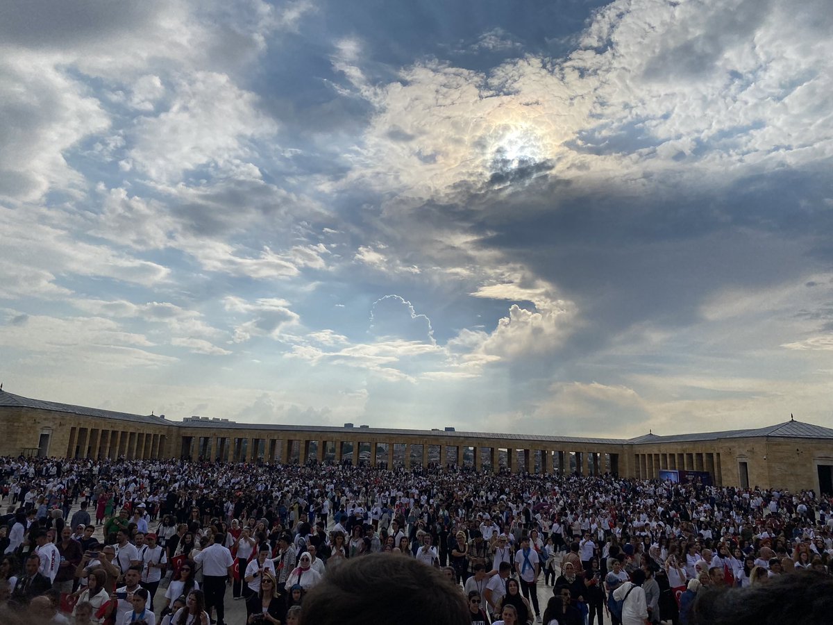 5 Ekimde Anıtkabir’de siz de var mısınız?
Biz Lösev gençleri olarak oradayız. Hepinizi bekliyoruz. 🥳🧡
<a href="/ustunezer/">Dr. Üstün EZER</a> 
<a href="/hulya_unver/">Hülya ÜNVER</a> 
<a href="/losev1998/">LÖSEV</a> 
<a href="/Dogukanares/">Doğukan</a>