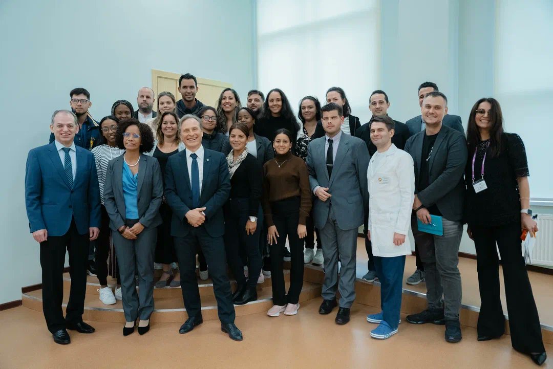 Delegación de #Cuba de programa Nueva Generación visitó Centro Oncológico Blokhin, en Moscú, capital de #Rusia, donde jóvenes científicos cubanos conocieron experiencia de colegas rusos en el uso de modernos métodos y equipos para tratamiento del cáncer
Cuba🇨🇺-Rusia🇷🇺por la salud