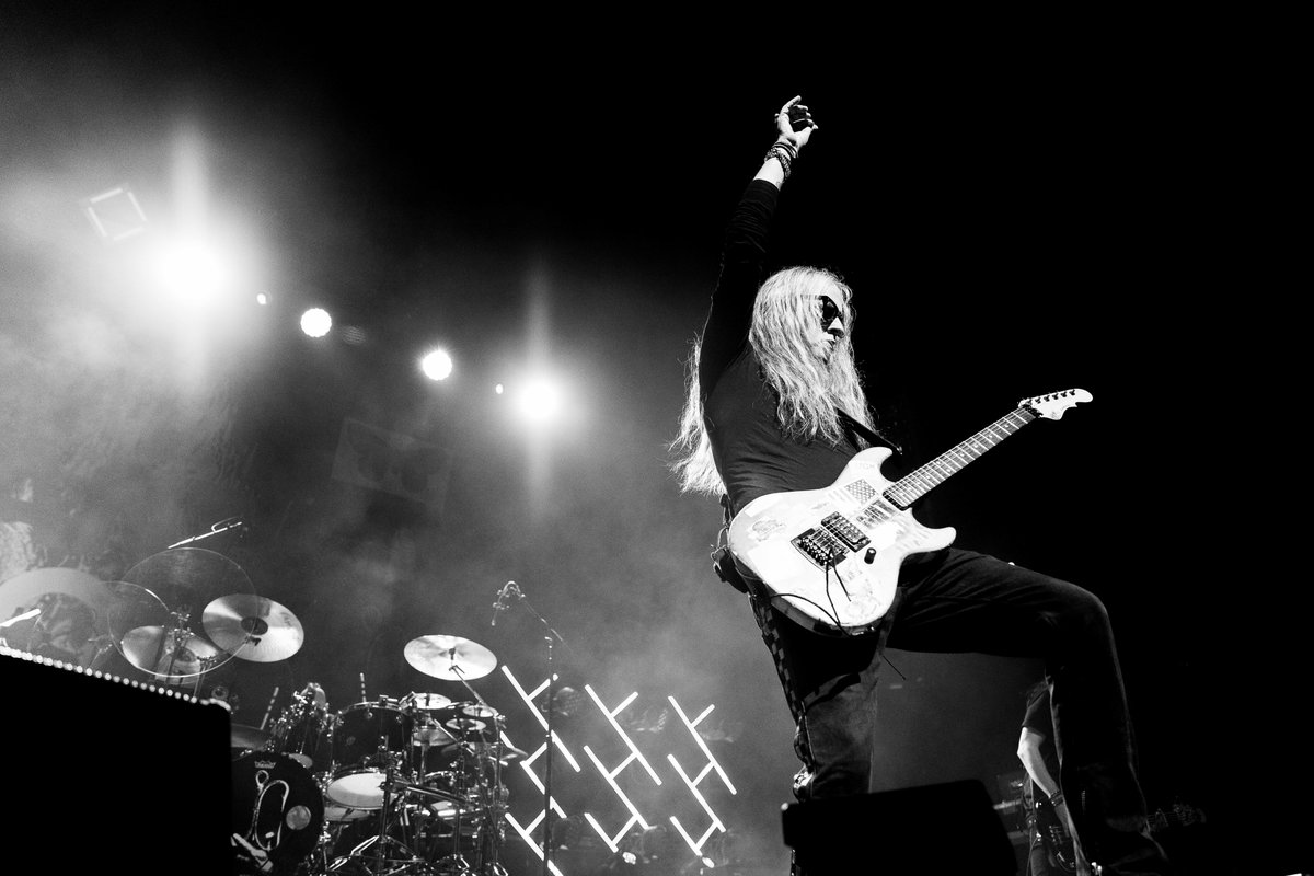Jerry Cantrell tweet media