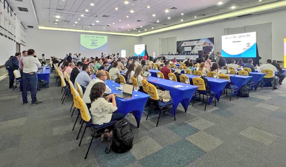 DefensoriaDIAN's tweet photo. En #Cali, directivos, representantes legales y empresarios que asisten al lX Foro Internacional de Facilitación y Seguridad organizado por @AES_SCS conocen sus derechos ante la Dian y reciben orientación de los servidores de la Defensoría que hacen presencia en el recinto. https://t.co/X3tC7y9qp7