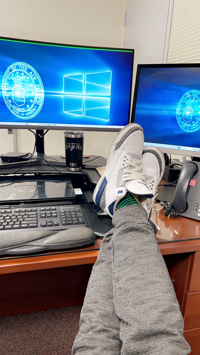 RealSpurnandez's tweet photo. Casual Fridayโฆ #ChairForce ๐๐ https://t.co/2NTjEOW3fc