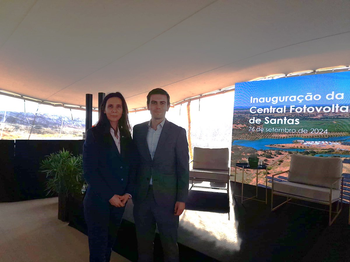 A Secretária Executiva da #APE, Ana Luís de Sousa, esteve ontem na inauguração do Central Solar de Santas, da #Akuo Portugal. 

Com 269 hectares em #Monforte e #Borba, capacidade de 181MW, permitirá fornecer electricidade a +100.000 habituações. 

<a href="/FEL_PT/">Future Energy Leaders Portugal</a> 
<a href="/mulheresenergia/">Mulheres na Energia</a>