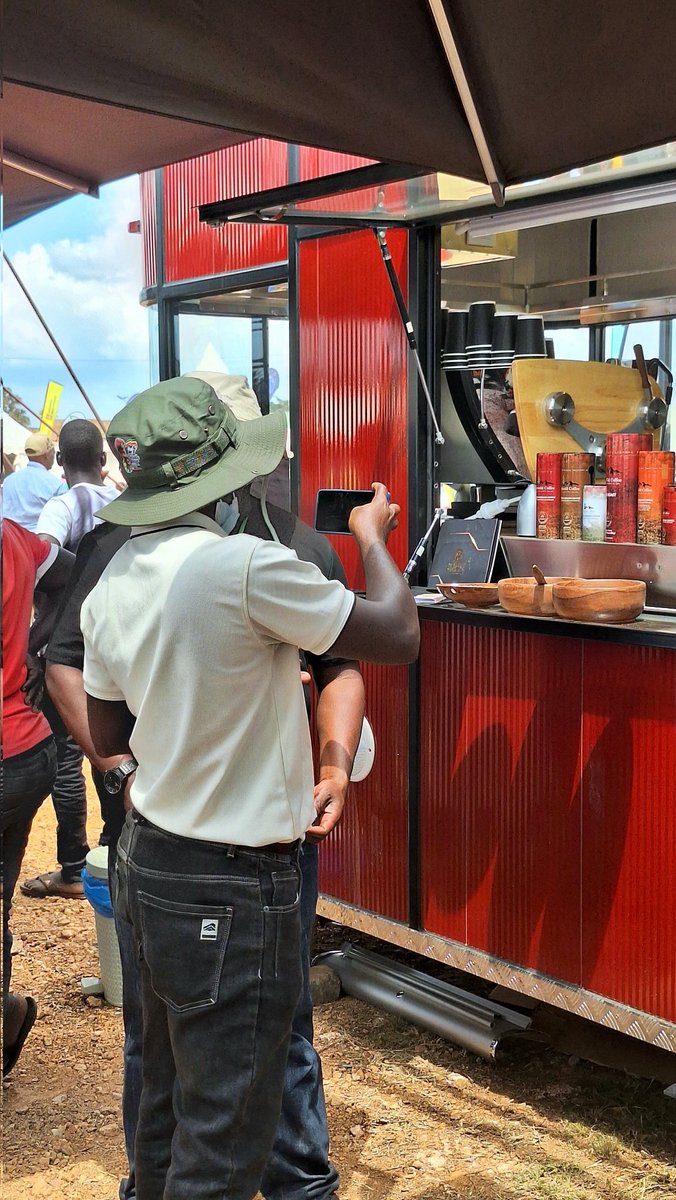 SeraWildCoffee's tweet photo. THE MOMENTS...
Pictorial of today's Kapeeka Tradeshow and Bazaar Expo here in Nakaseke District.
@Liaoshenpark
#Pictorials #NAPIL #ArabicaCoffee #SeraWildCoffee https://t.co/bvoxwD37sN