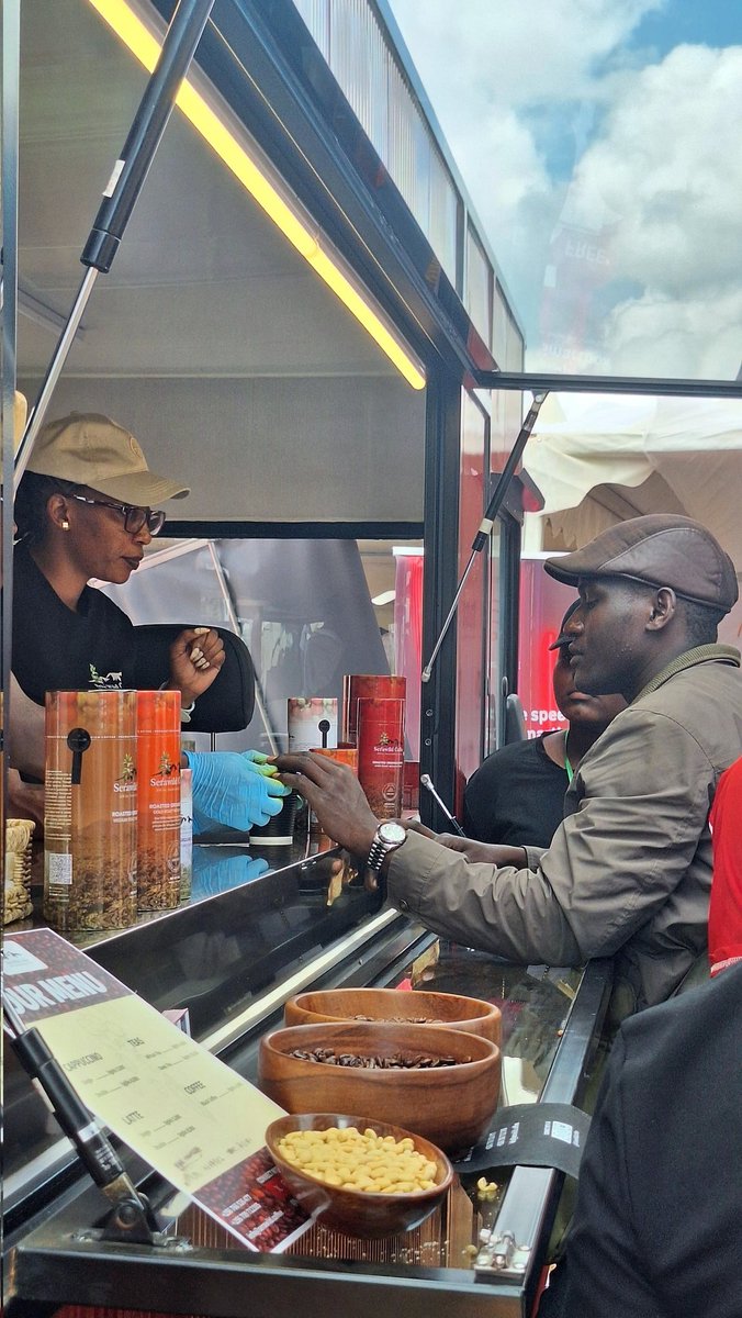SeraWildCoffee's tweet photo. THE MOMENTS...
Pictorial of today's Kapeeka Tradeshow and Bazaar Expo here in Nakaseke District.
@Liaoshenpark
#Pictorials #NAPIL #ArabicaCoffee #SeraWildCoffee https://t.co/bvoxwD37sN