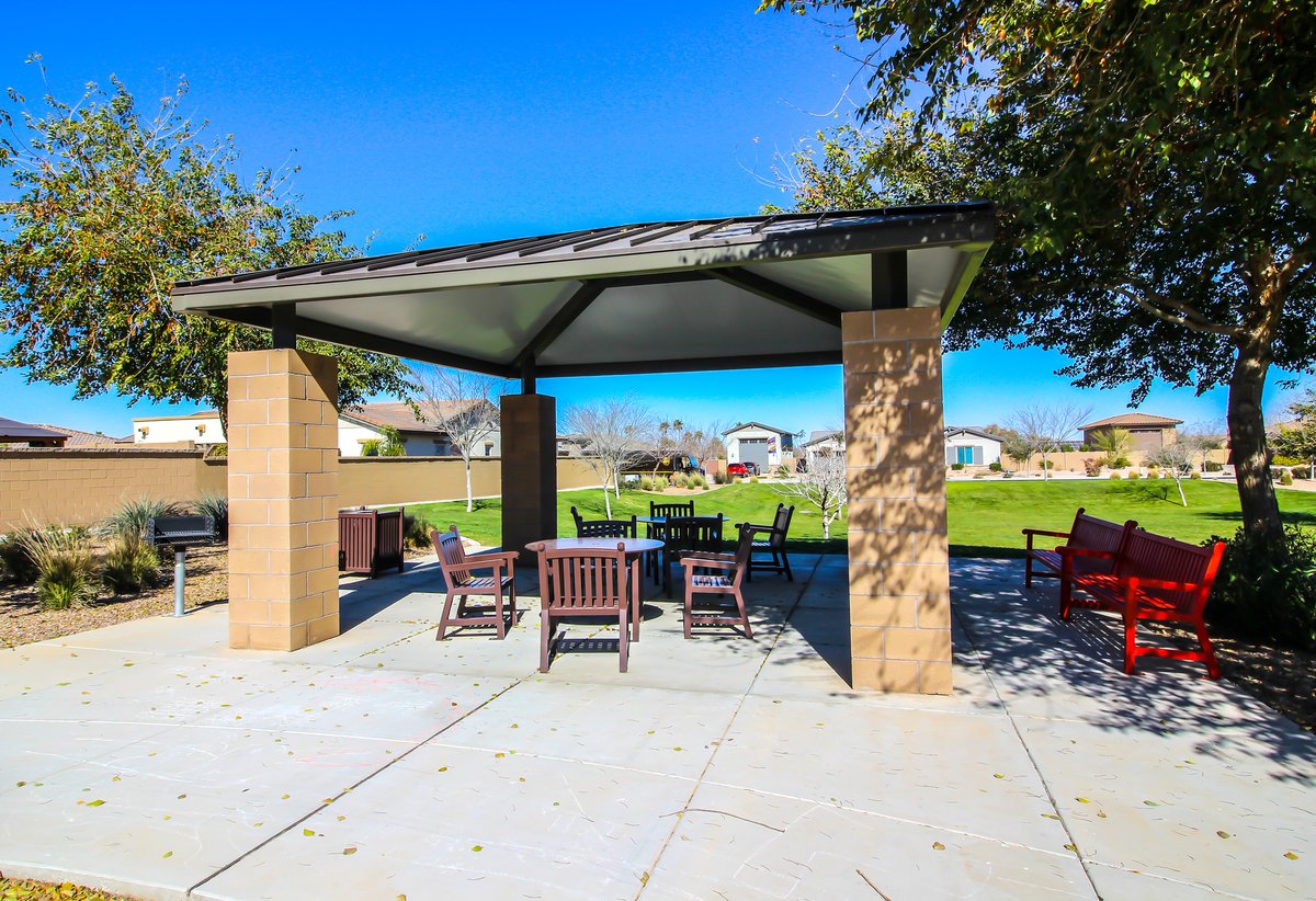 TQPatios's tweet photo. Our gabled aluminum patio covers provide both style and functionality, making your patio perfect for any weather. Contact us at 951-422-0008 or visit https://t.co/89nljrEcoZ to learn more. #patiocovers #outdoorliving #TopQualityPatios #MenifeeCA https://t.co/0mYy0XwpIo