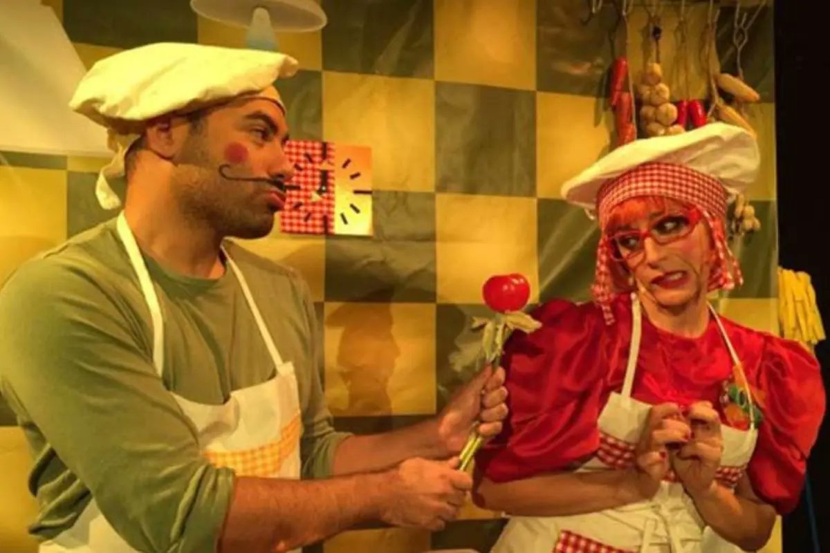 REVISTA TM 🗞️- Teatro en inglés. ¿En Madrid? Of course! 🫖 
Tienes peques cerca. Ok. 
Quieres que aprendan ingles. Great. 
No sabes cómo hacerlo para que sea divertido... Wait!
Mira estos planazos teatrales que propone nuestra redactora <a href="/AliciaPuenteC/">Alicia Puente</a> 👉 bit.ly/3TfAPvf