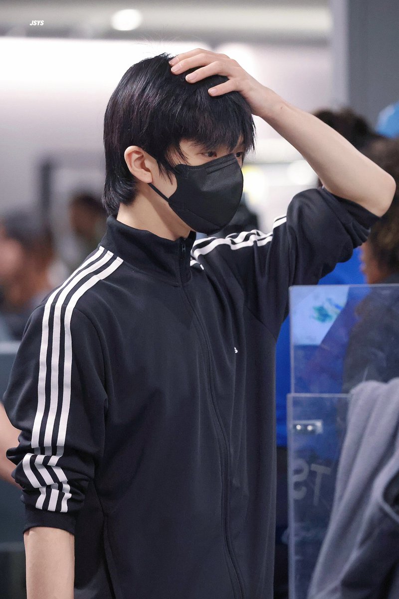 Jsys0205's tweet image. 240927 ORD🛫

🇺🇸🔚……🇳🇱👋🏻

#지성 #JISUNG #NCTDREAM #박지성 #엔시티드림