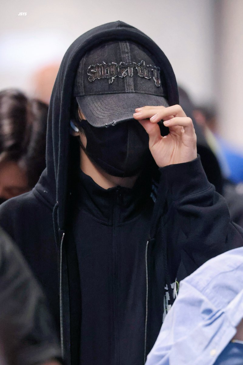 Jsys0205's tweet image. 240927 ORD🛫

🇺🇸🔚……🇳🇱👋🏻

#지성 #JISUNG #NCTDREAM #박지성 #엔시티드림