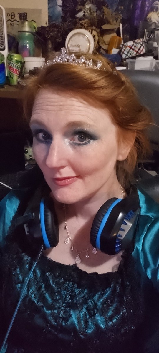 MariahBrosseau's tweet image. Its #FairytaleFriday! I'm gonna be reading the next part of #KingArthurandhisknights Come say hi and havery a listen!

#redhead #twitchstreamer #420friendly #cosplay