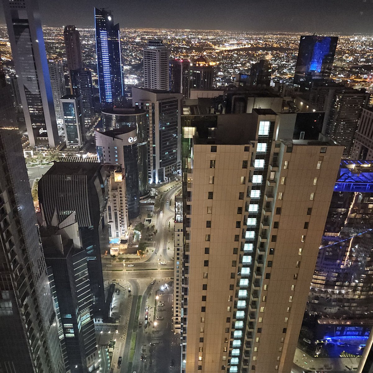 بعيدا عن الجنون