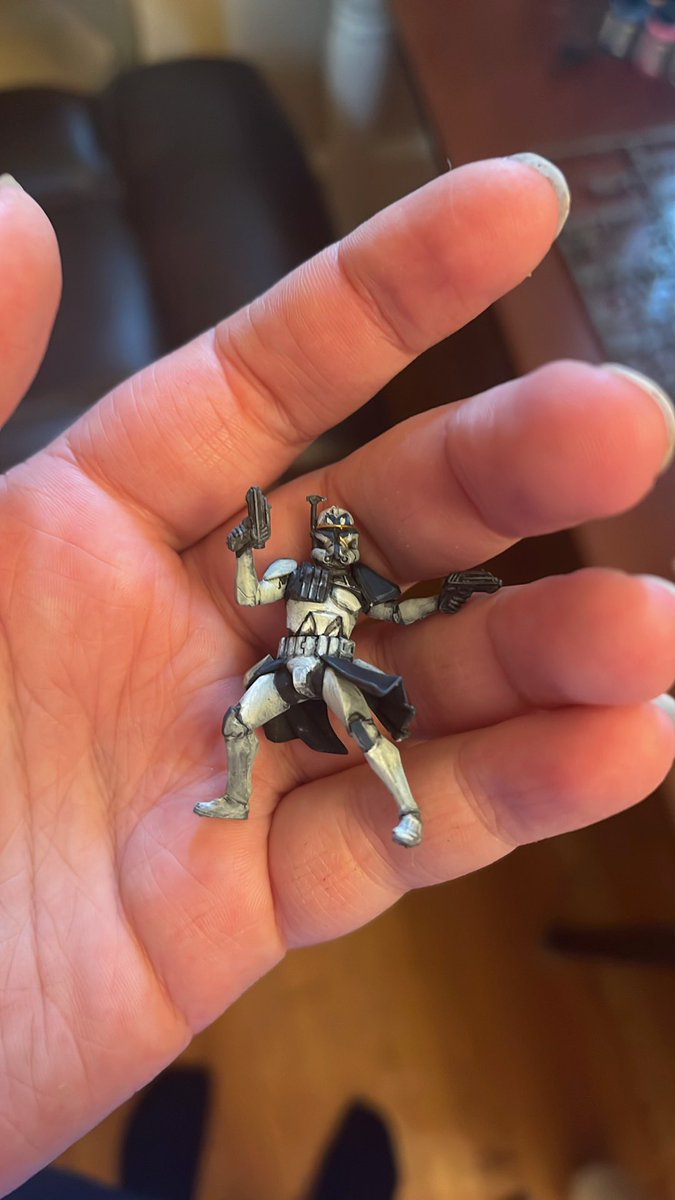 AshArmageddon00's tweet photo. Finally sitting down to paint for the first time in forever. Late last year I hurt my back and was not able to sit and paint for longer then 45 minutes and all my projects went in to hiatus. I’m gonna try and start over again today. https://t.co/O2kJxonG9W