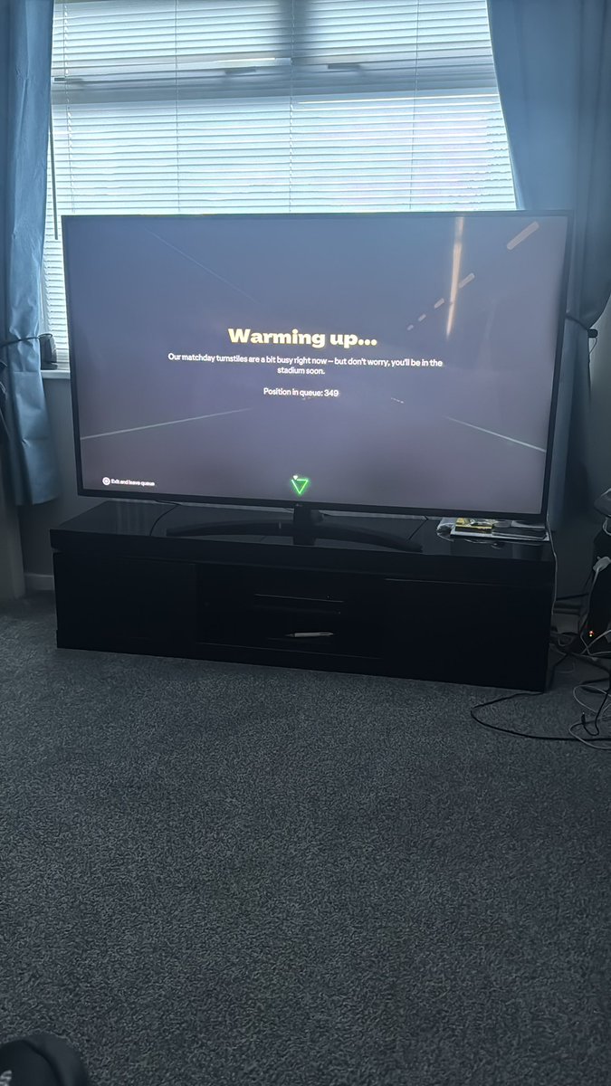 mr_calv's tweet photo. #Fc25 EA servers are shocking. Been trying for the last 15mins and the queue goes up and the just boots you out. https://t.co/en4GPNX4Vh