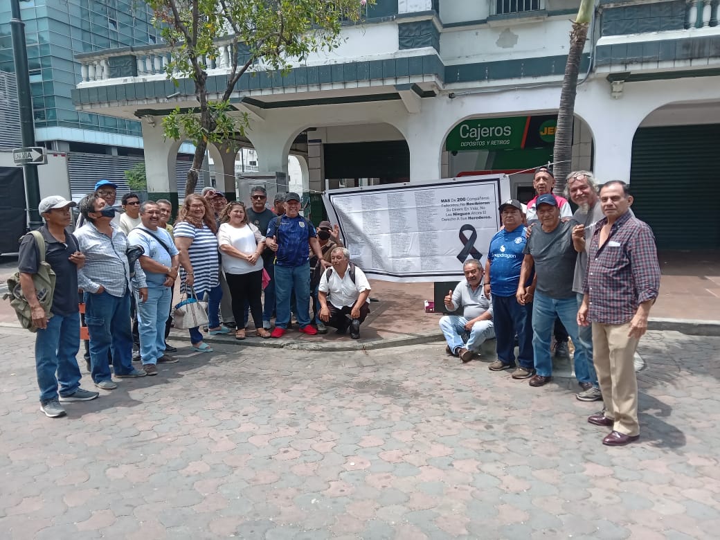 ex_cerveceria's tweet photo. #nadiedicenada sobre el pago de las mermadas utilidades a herederos de compañeros fallecidos, quienes no pudieron gozar en vida del fruto de su trabajo. Hasta cuándo tanta indolencia @Alozpra @ivonneabogada @dsalazaca @AndradeqKarla @xacardenas @DEFENSORIAEC https://t.co/U9CFEJDMq1