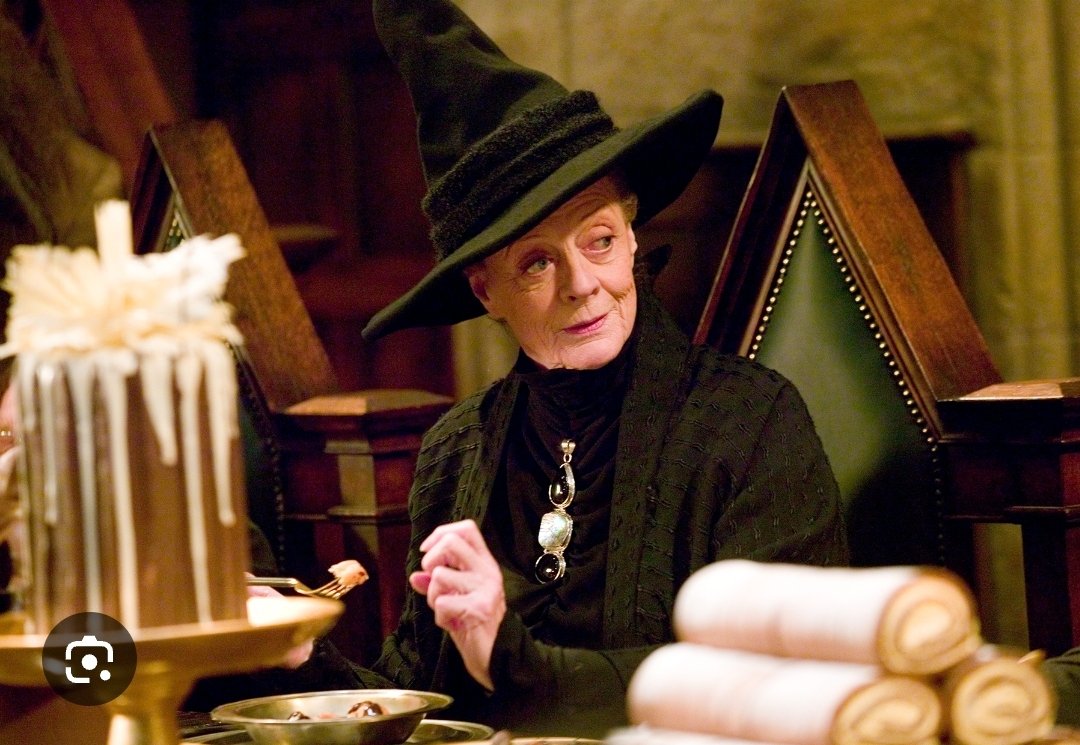 A lo mejor no te fuiste y solo te convertiste en gato para siempre. 
Gracias por acompañarme durante toda mi vida. 
Descansa en Paz Profesora. 
"PIERTOTUM LOCOMOTOR"🪄