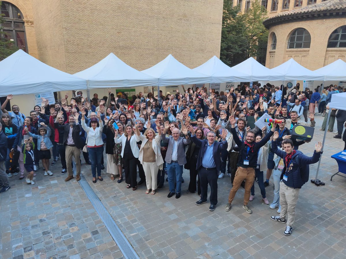 📷Así se ve en imágenes la Noche de los Investigadores y las Investigadoras en <a href="/unizar/">Universidad Zaragoza</a> 
Estamos de manera simultánea en Zaragoza, Huesca y Teruel y no podemos estar más contentos al ver disfrutar a tantas personas de la #ciencia que hoy, toma las calles de 400 ciudades europeas.