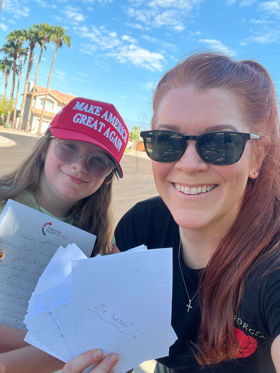 greenbean1775's tweet image. Out here in the AZ “Fall” heat chasing those ballots with my homeschooled 9 year old. What an experience for her to learn about the process by becoming part of it. 

We were greeted with happy, motivated voters ready to deliver Arizona for @realDonaldTrump this November!! Let’s…