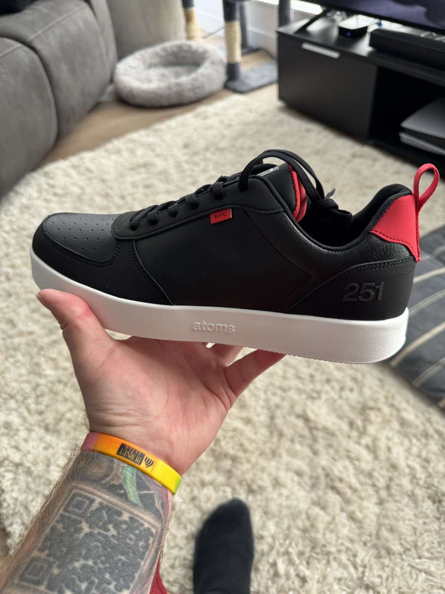 Armstrob101's tweet photo. @MKBHD loving the new kicks! https://t.co/3Qd5xtlrlz