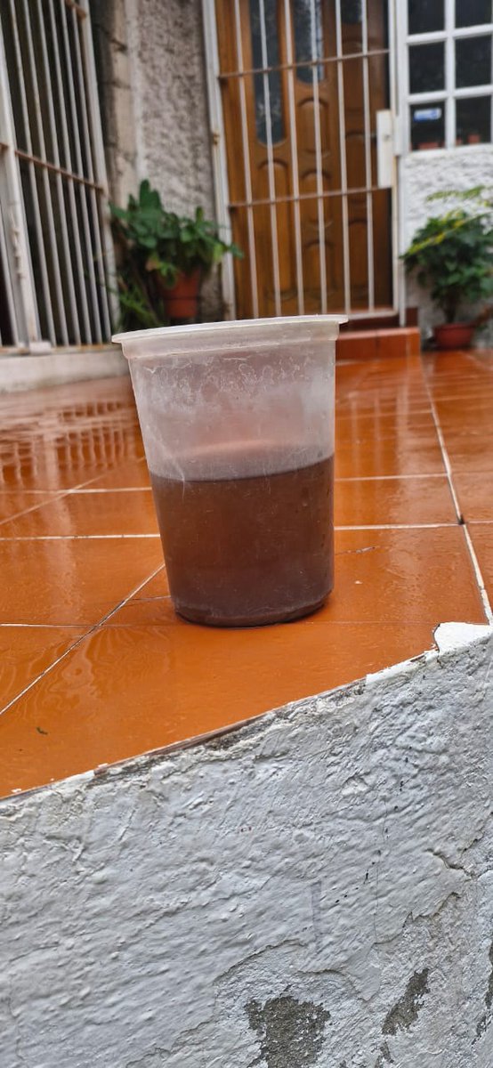 elizavdk's tweet photo. @AguadePuebla así nos está cayendo el agua en San José Vista hermosa. Es inaceptable. https://t.co/fYbX7o47B5