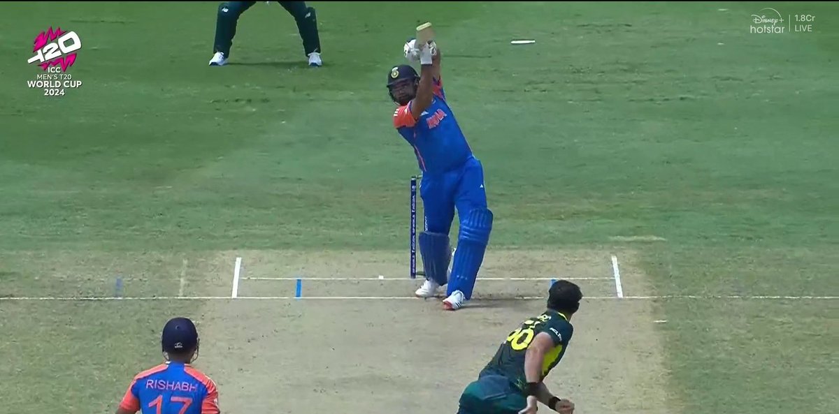 45Fan_Prathmesh's tweet photo. Mitchell starc isn't the same after Rohit Sharma smashed him for 28 runs in one over. 😹🔥 https://t.co/mVdzn4M7GB