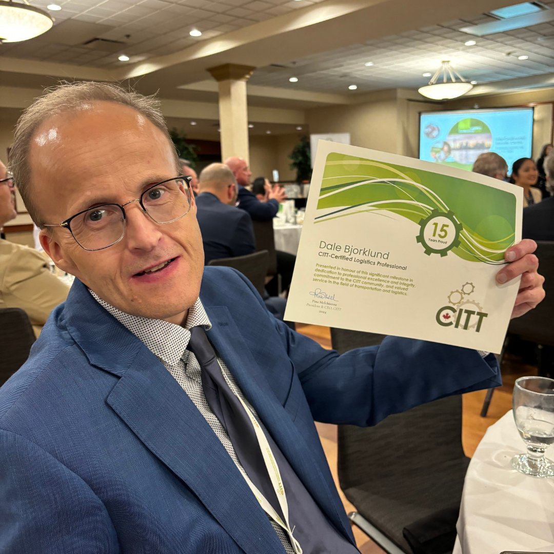 GoPayneTrans's tweet image. Congratulations to Dale on receiving recognition for 15 years as a #CCLP!  Dale was honoured last night at the CITT dinner at the Vic Inn, Winnipeg. We’re proud to have Dale on our team &amp;amp; grateful for his commitment to our company's success!