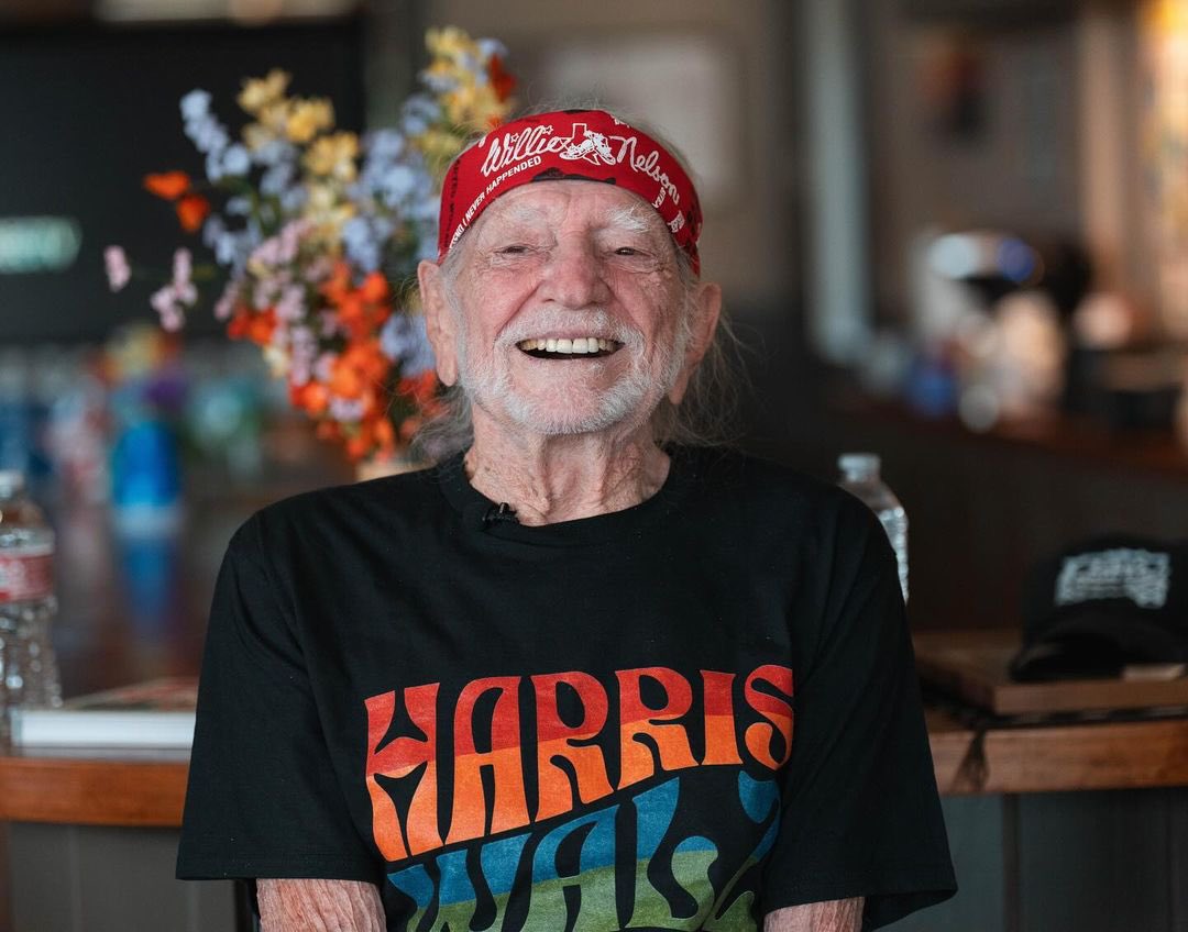 OliLondonTV's tweet photo. Willie Nelson is campaigning for Kamala Harris. https://t.co/EFTcx0dVU7