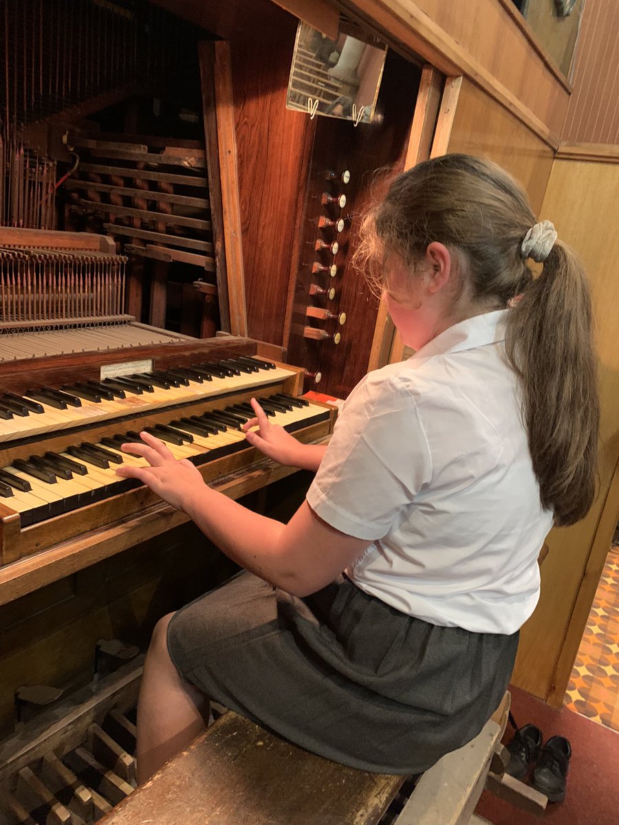 AMBERLEYPRIMARY's tweet photo. What an interesting morning @KillingworthSt today. We met Reverend Moon &amp; Nigel, St John's organist. He showed us how it worked and we all got a chance to play it. This was part of their Music Marathon. Pop down tomorrow if you're interested. The church is open all day! 🎶🎵 https://t.co/4kKwjUbhoo