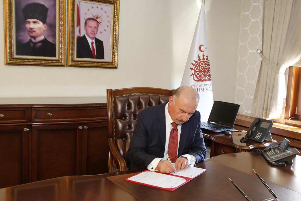 ValiAliCalgan's tweet photo. Çorum Valiliğine atanmış bulunmaktayım. Takdir, tensip ve tarafıma göstermiş oldukları güvenden dolayı Cumhurbaşkanımız Sayın Recep Tayyip Erdoğan'a ve İçişleri Bakanımız Sayın Ali Yerlikaya'ya şükranlarımı arz ediyorum. Hititler'den Osmanlı'ya kadar ...⤵️ https://t.co/8qDBo1QgtN