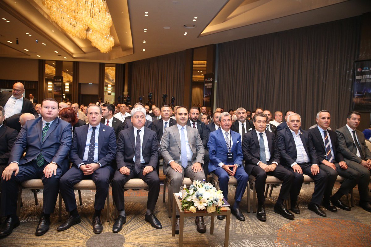 Sanayi ve Teknoloji Bakanımız Sn.Mehmet Fatih KACIR’ın katılımlarıyla ilçemizde gerçekleştirilen MOYSAD Mobilya Sektör Zirvesi ve Arama Konferansı açılış programına İl Başkanımız Sn. Yunus Tever, Milletvekilimiz Sn. Ali İnci, Milletvekilimiz Sn. Murat Kaya ve ilçe Başkanımız Sn.