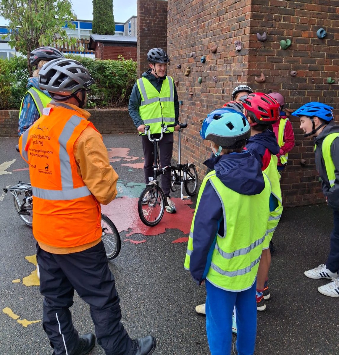 alistrathern's tweet image. Great to visit Whitehill Junior School for #CycleToSchoolWeek to see the fantastic work they are doing teaching pupils about safe cycling! 🚴