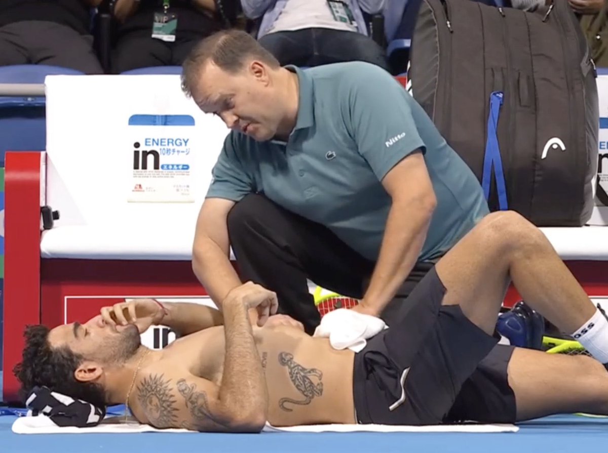 alecalzetta's tweet photo. Altri problemi fisici per Matteo, che maledizione 😔#Berrettini https://t.co/wyginTpAK8